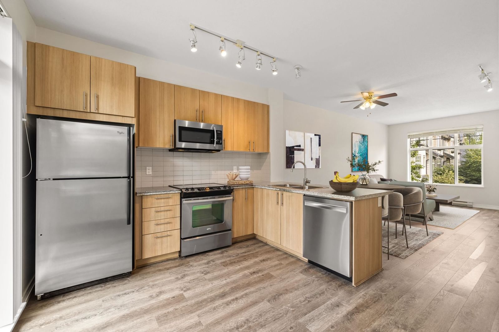 Listing Image 15