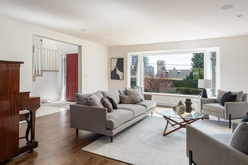 2323 Inglewood Avenue, West Vancouver, V7V 1Z9 | Image 3