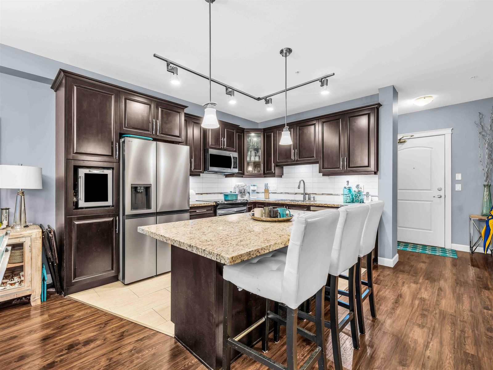 Listing Image 11