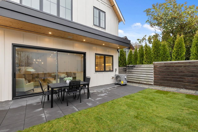 2 - 810 22nd Avenue E