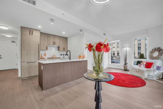 305 - 6859 Cambie Street