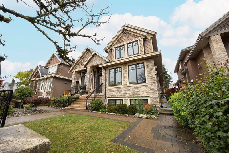 913 Quadling Avenue, Coquitlam, V3K 2A6 | Image 2