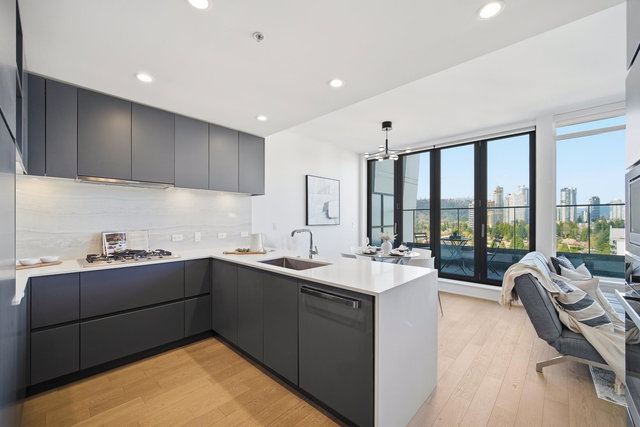 2401 - 450 Westview Street