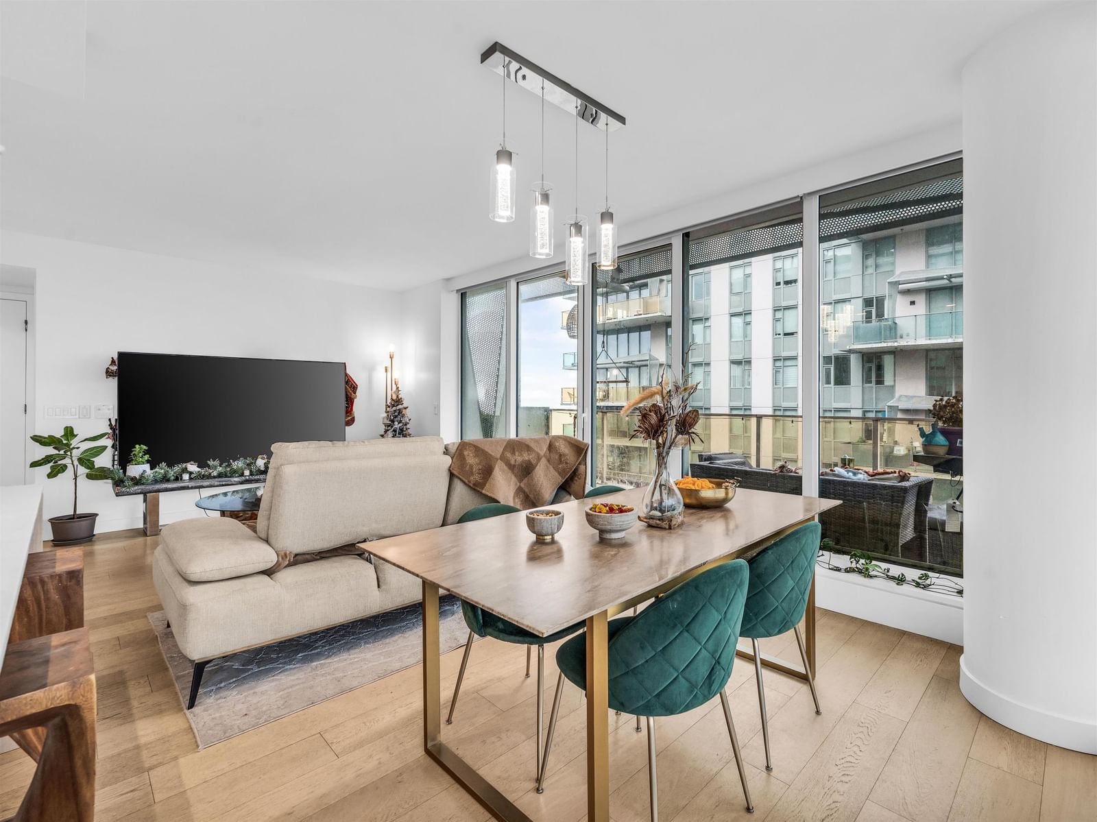 Listing Image 5
