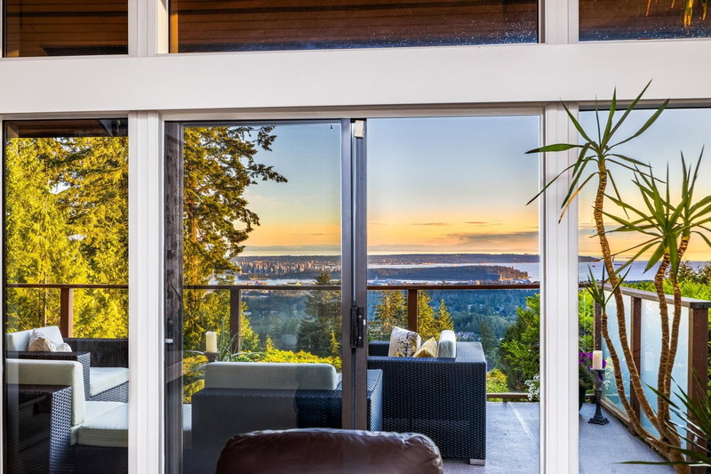 187 Rondoval Crescent, North Vancouver, V7N 2W6 | Image 2