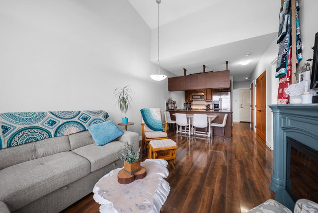 402 - 11935 Burnett Street