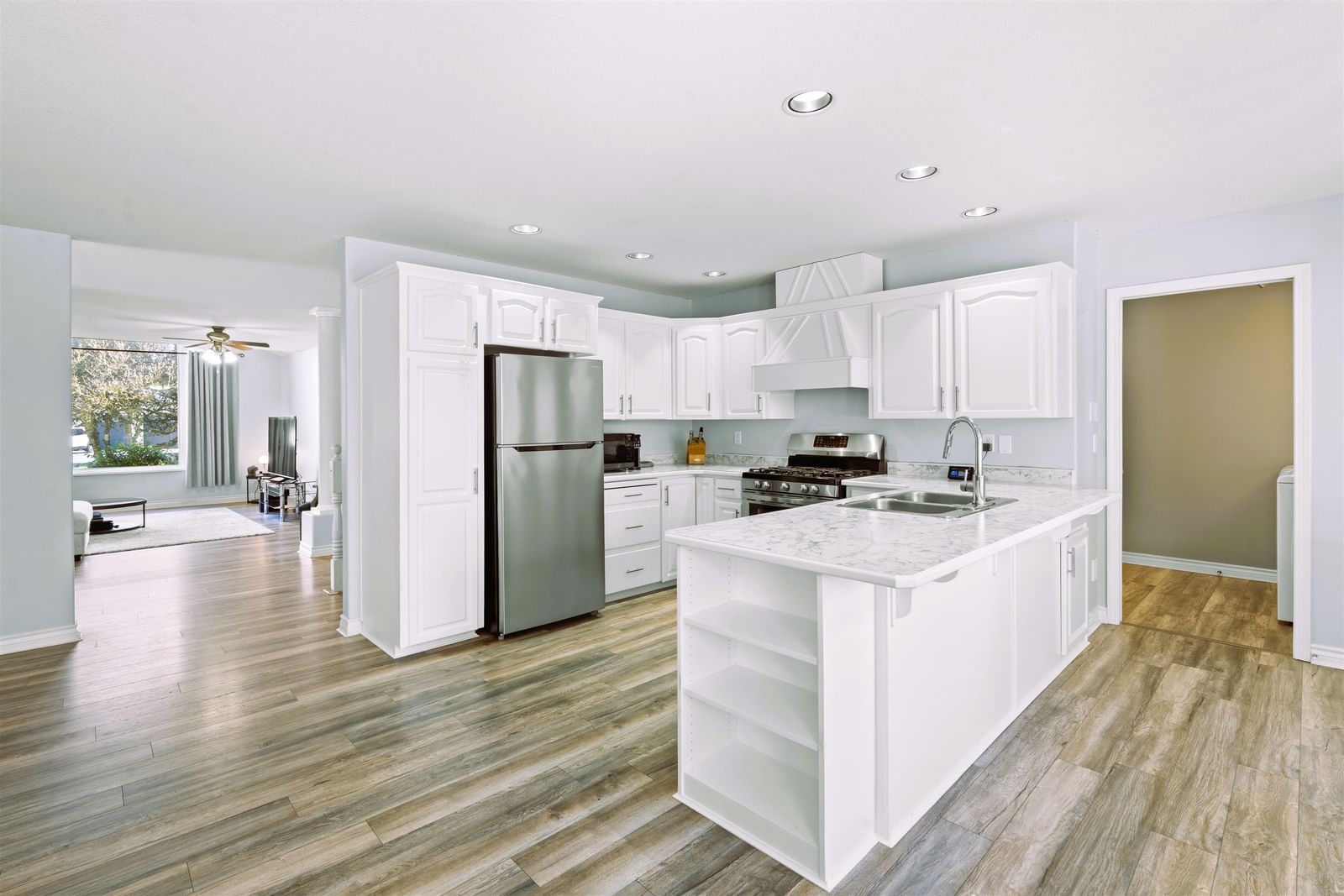 Listing Image 9