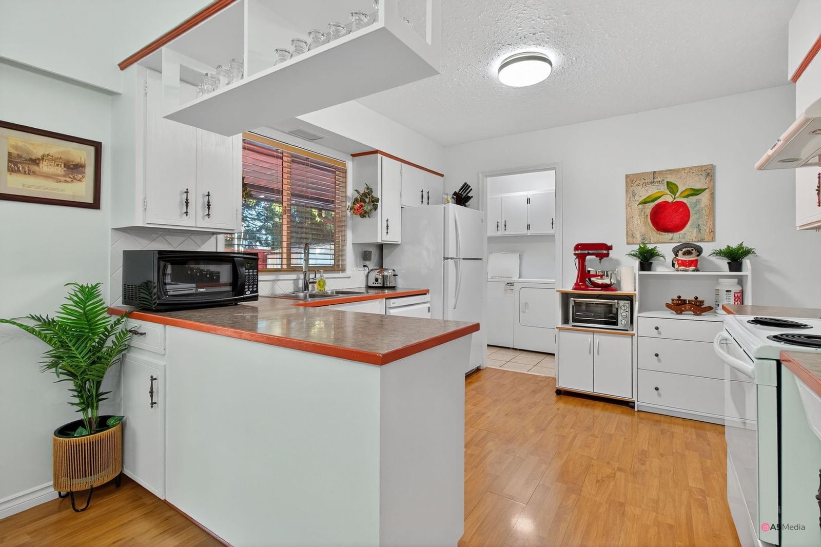 Listing Image 14