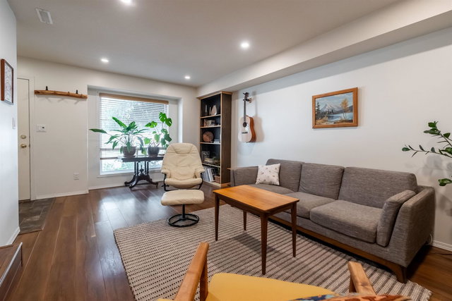 4 - 9486 Woodbine Street