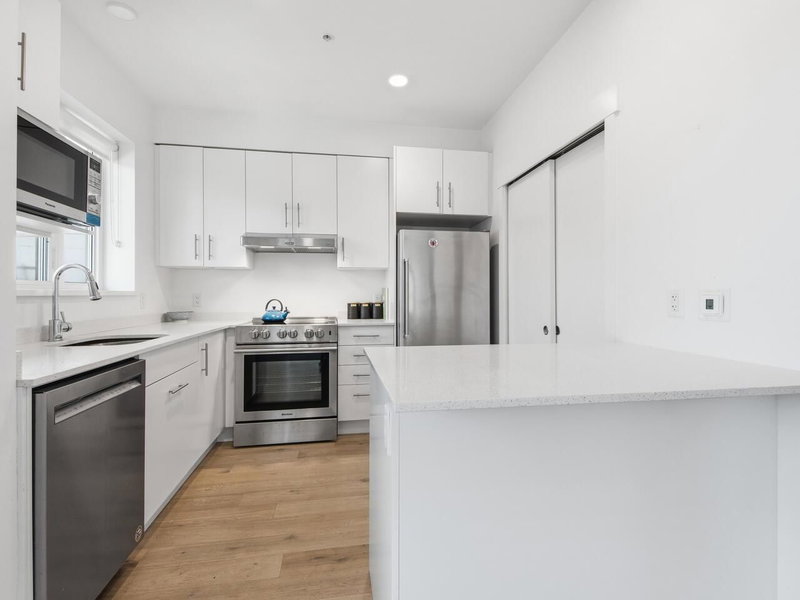 405 - 2137 Chesterfield Avenue, North Vancouver, V7M 2P7 | Image 2