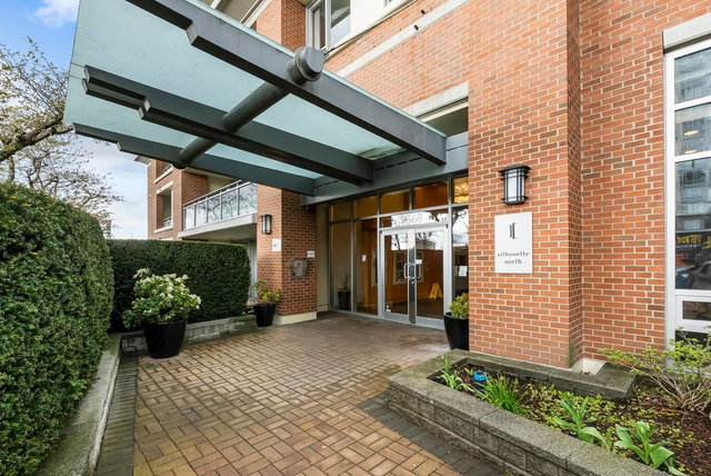 2706 - 9868 Cameron Street