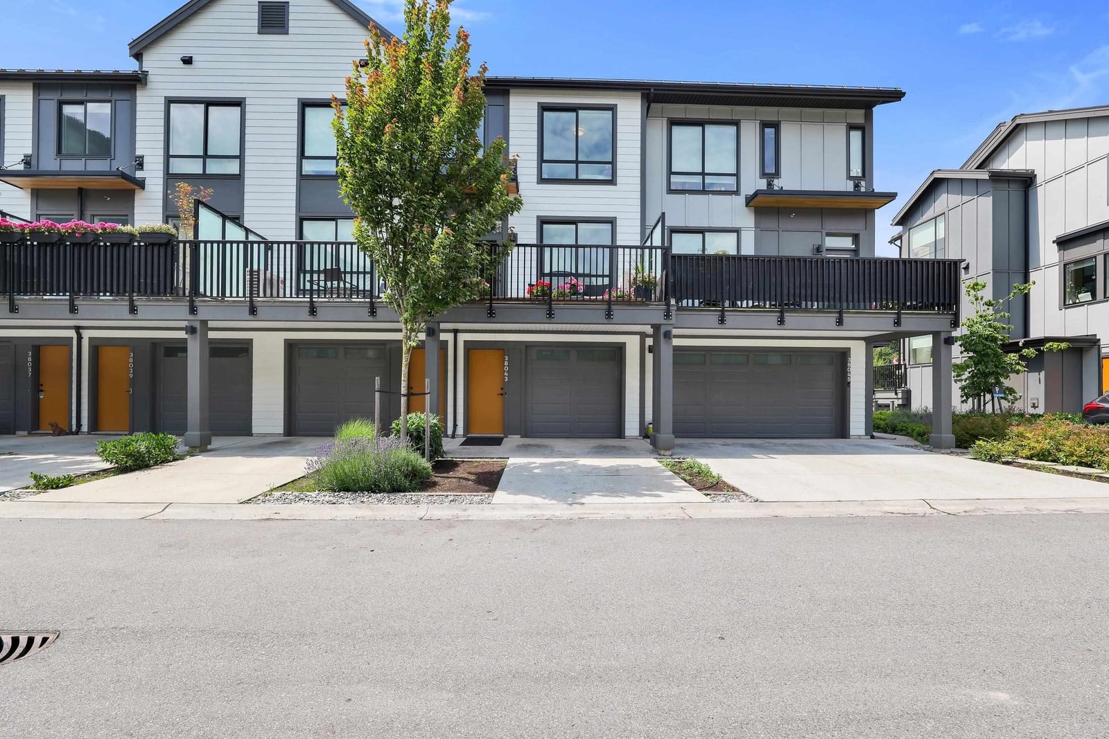 Listing Image 5