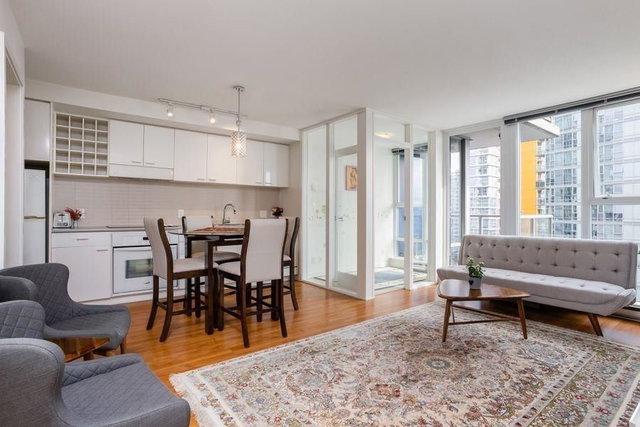 1907 - 111 Georgia Street W