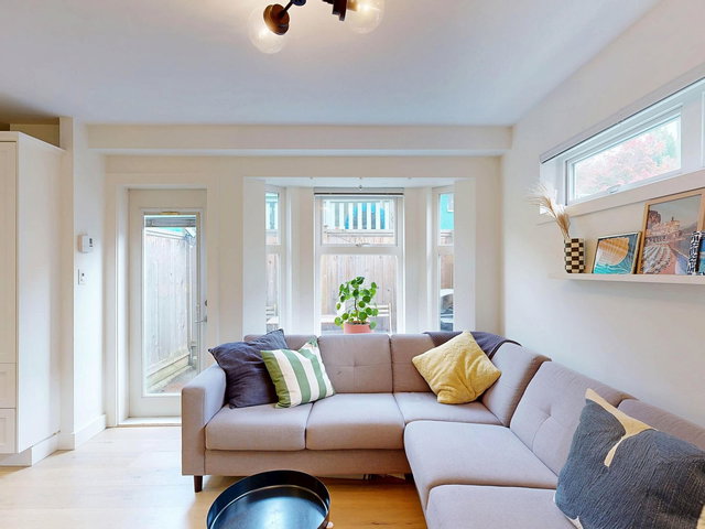 101 - 1672 Pender Street E