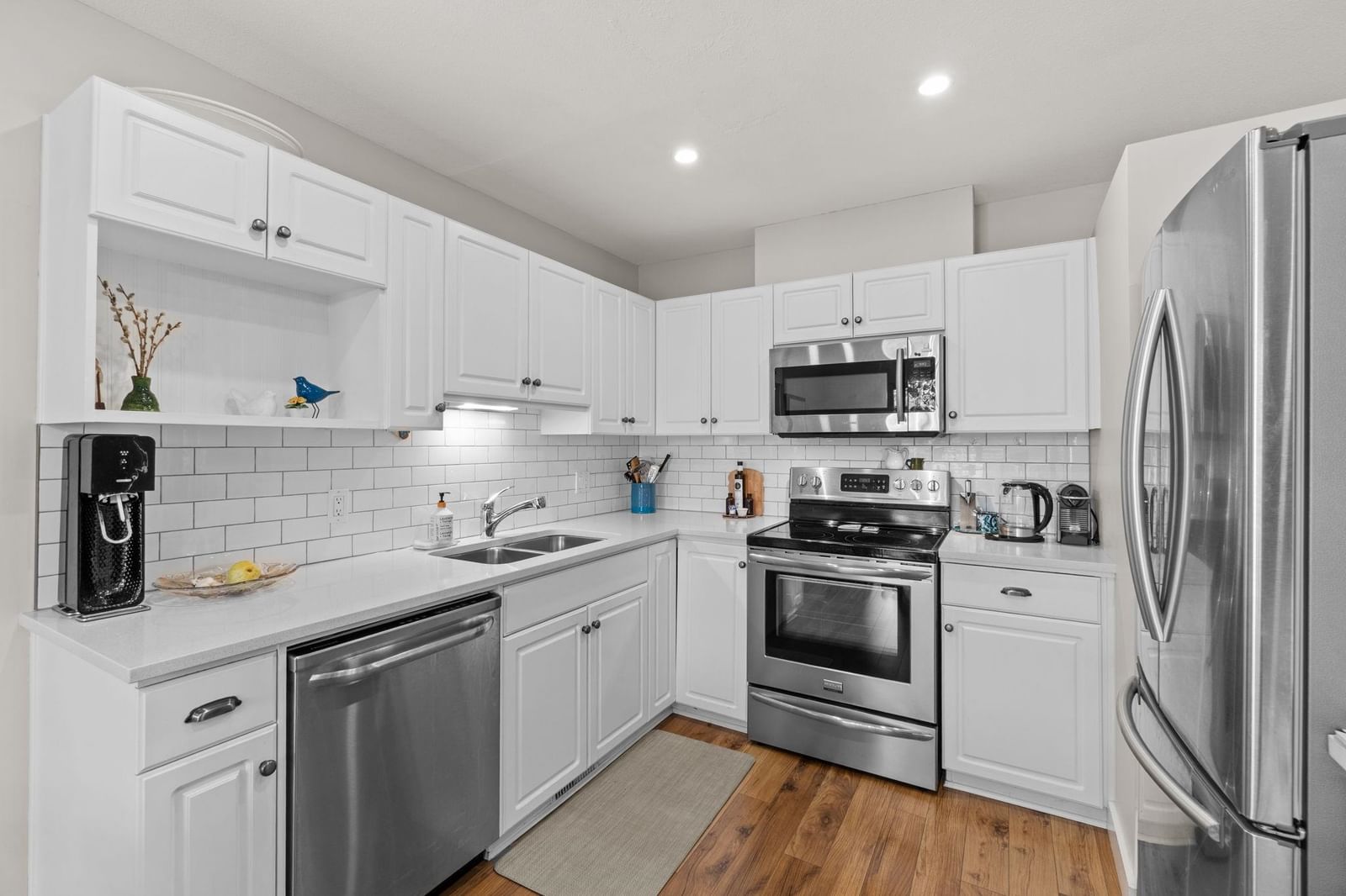 Listing Image 10
