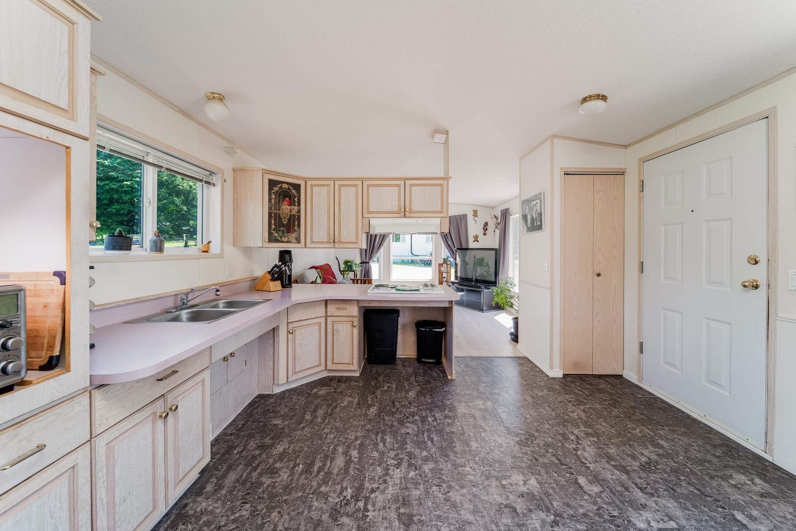 Listing Image 16