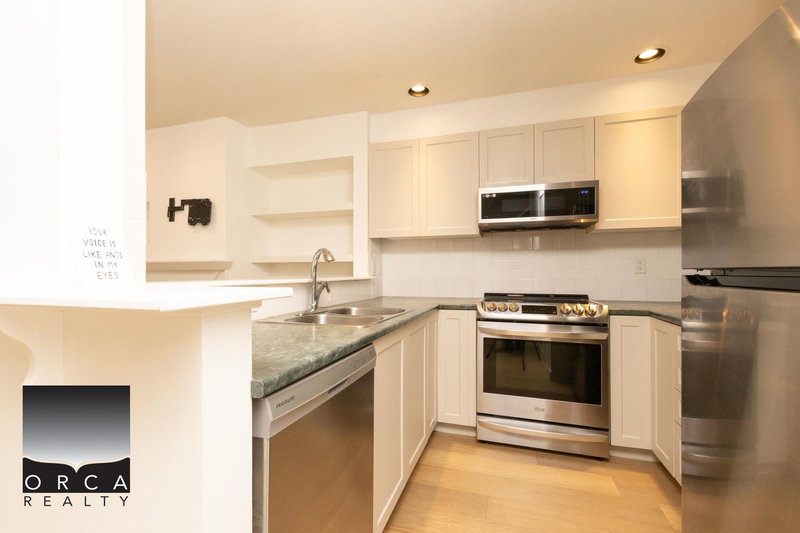 7426 Hawthorne Terrace, Burnaby, V5E 4K6 | Image 3