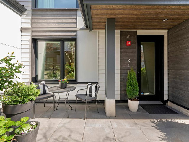 31 - 528 2nd Street E