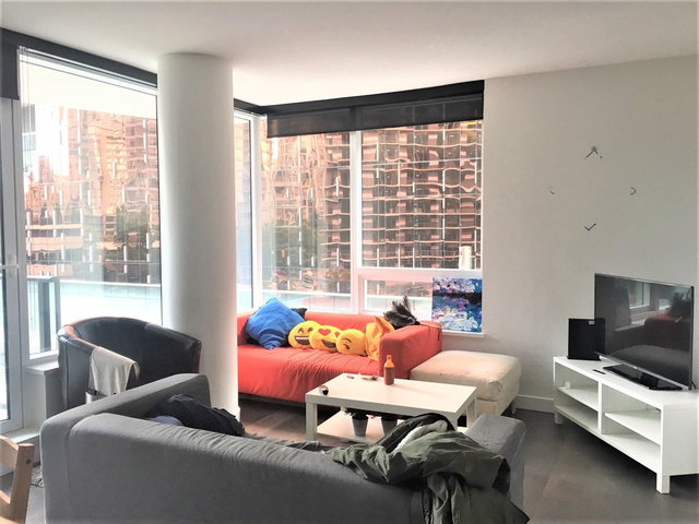522 - 68 Smithe Street