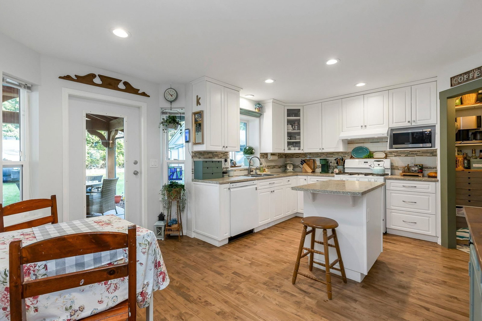 Listing Image 9