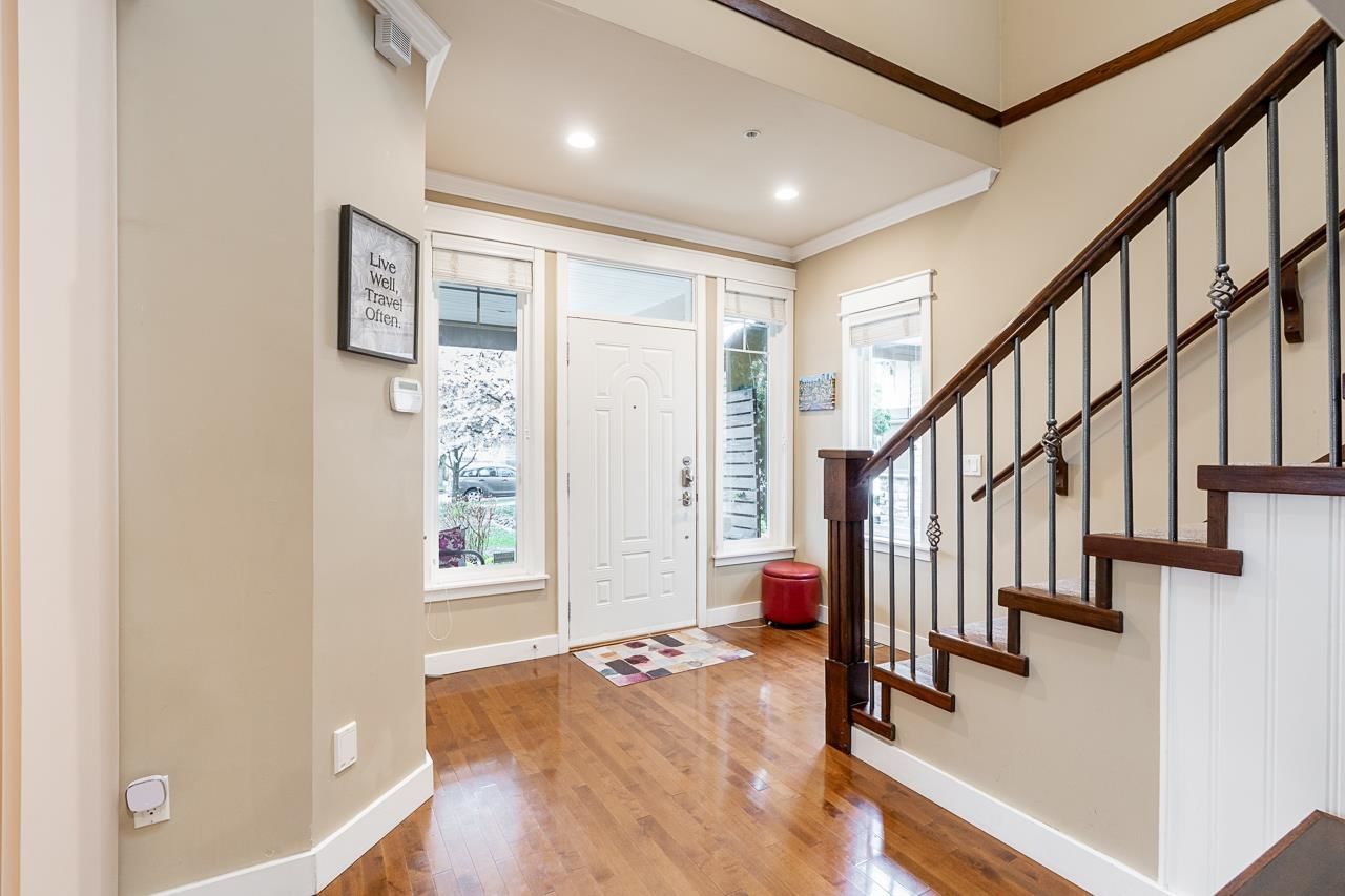 Listing Image 4