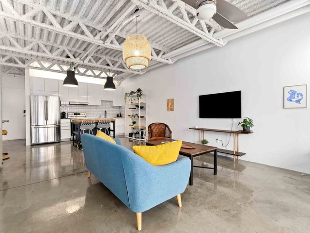 330 - 350 2nd Avenue E