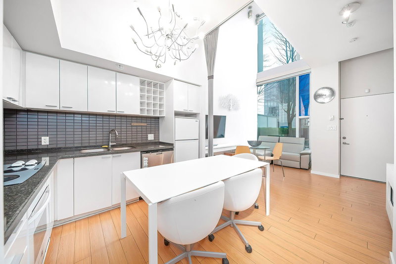 119 Regiment Square, Vancouver, V6B 1X5 | Image 2