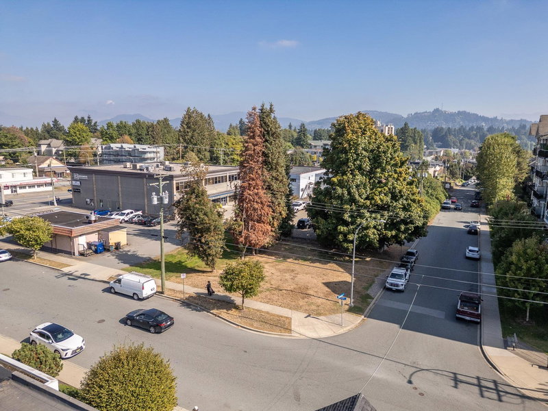 2612 Bourquin Crescent, Abbotsford, V2S 1Y7 | Image 3