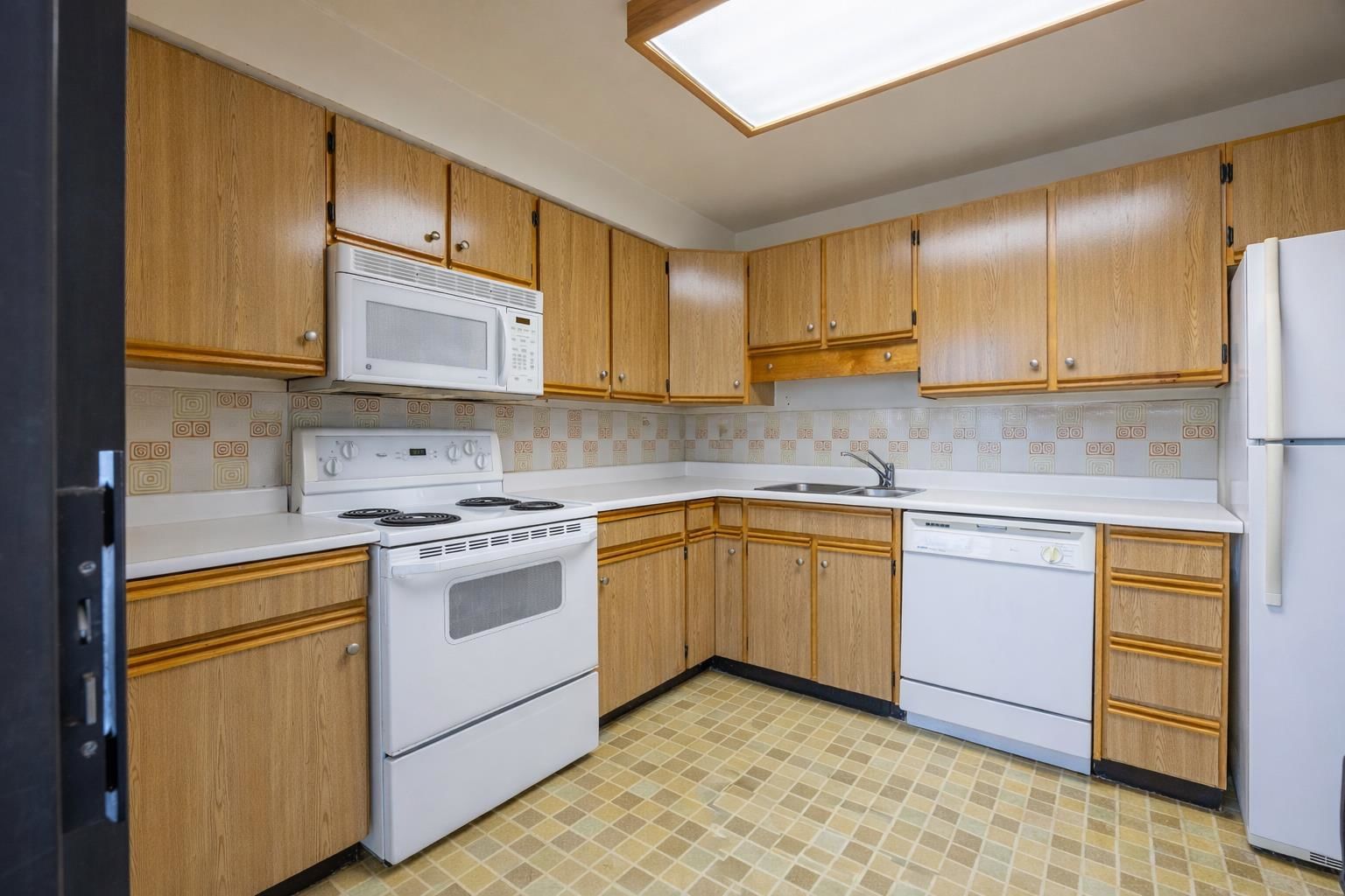 Listing Image 9
