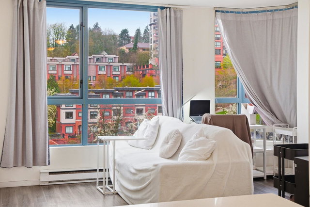 603 - 828 Agnes Street