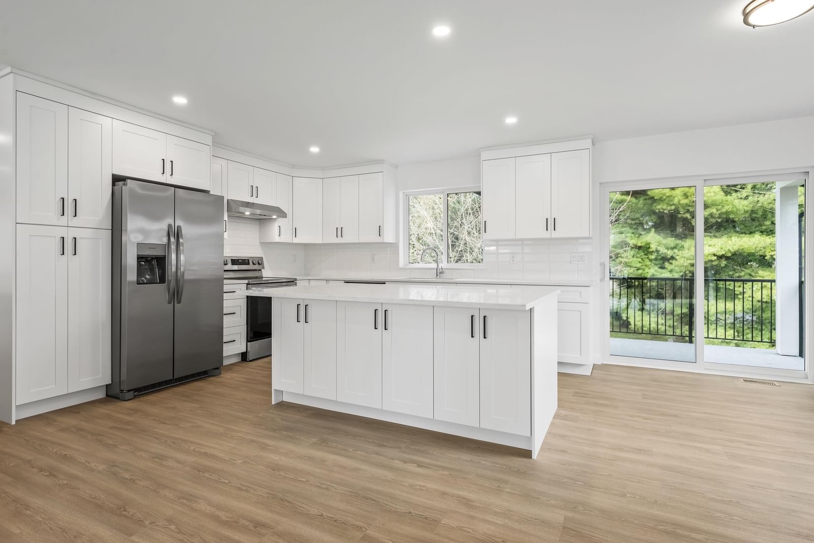 Listing Image 11