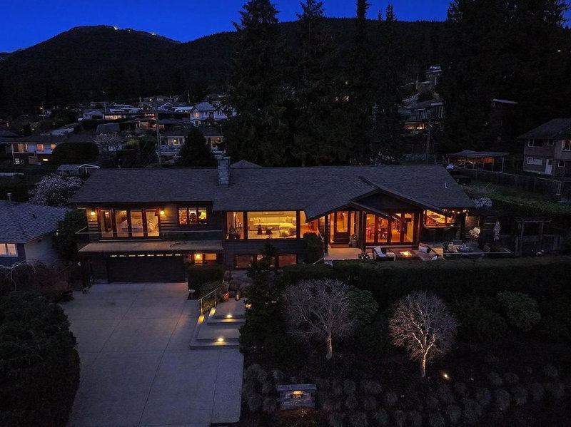 124 Carisbrooke Crescent, North Vancouver, British Columbia