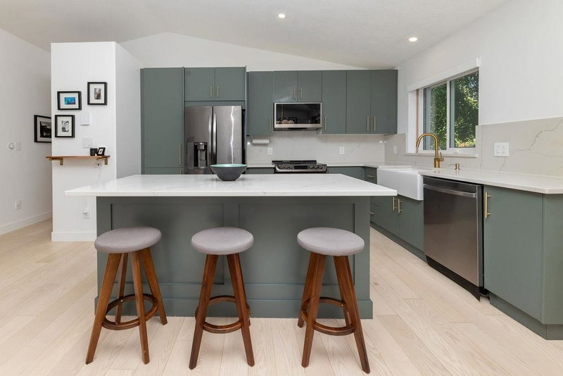 5700 Trident Avenue, Sechelt, British Columbia