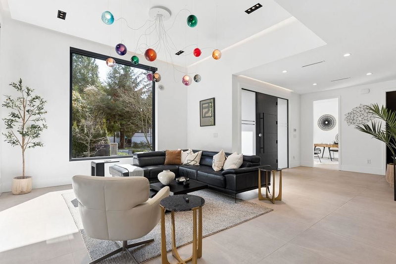 1200 Bedford Court, North Vancouver, V7R 1L2 | Image 3