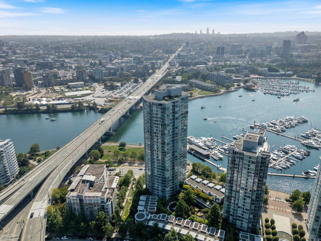 1901 - 1033 Marinaside Crescent