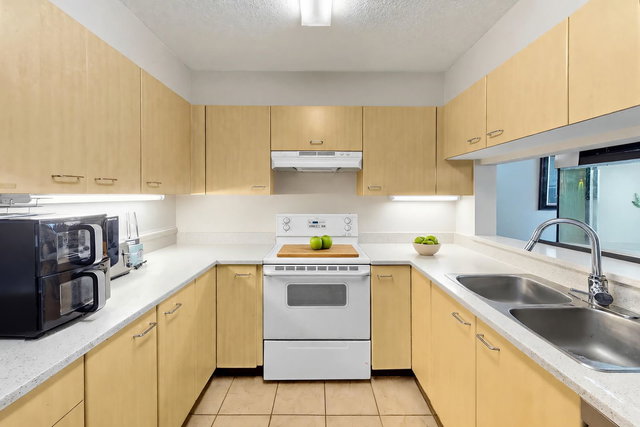 1602 - 1148 Heffley Crescent