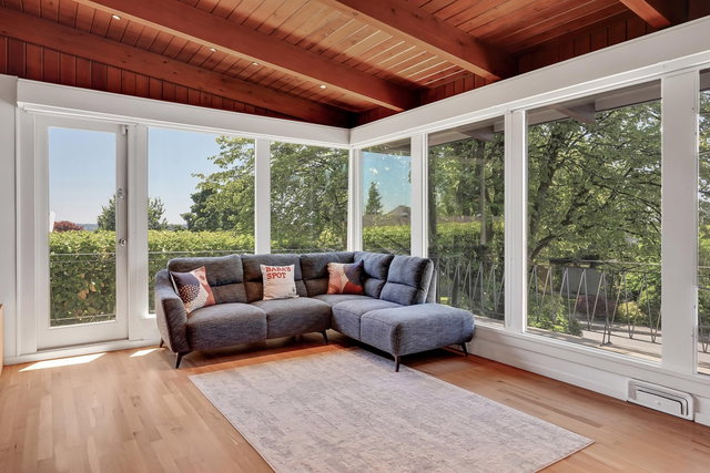 821 Jackson Crescent