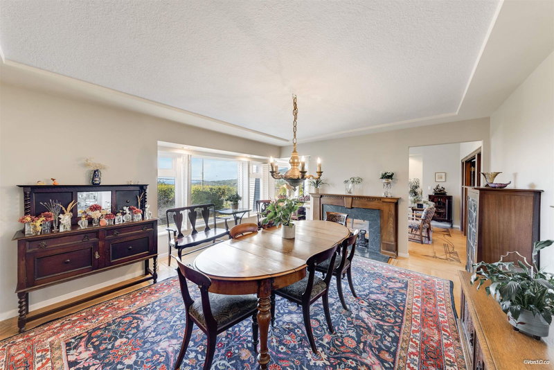670 Montroyal Boulevard, North Vancouver, V7R 2G3 | Image 2