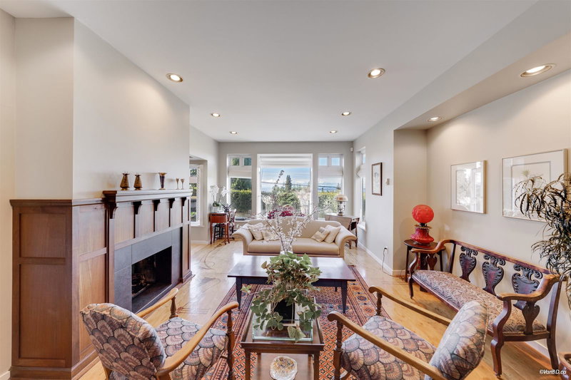 670 Montroyal Boulevard, North Vancouver, V7R 2G3 | Image 3