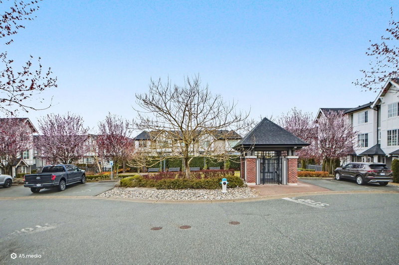 109 - 30989 Westridge Place, Abbotsford, V2T 0E7 | Image 2
