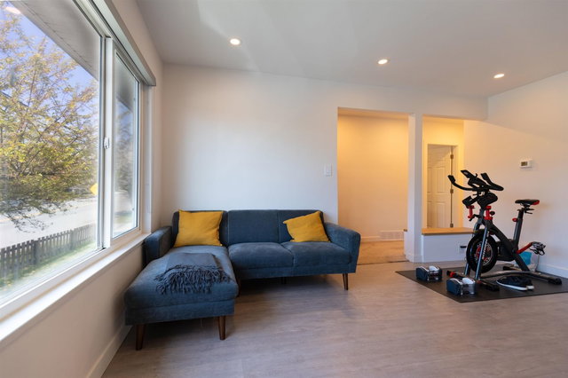 7250-52 Nelson Avenue