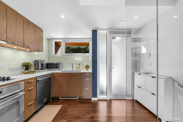 2 - 850 8th Avenue W