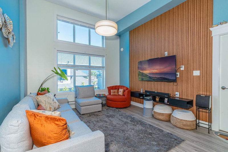 404 - 2389 Hawthorne Avenue, Port Coquitlam, V3C 0T2 | Image 2