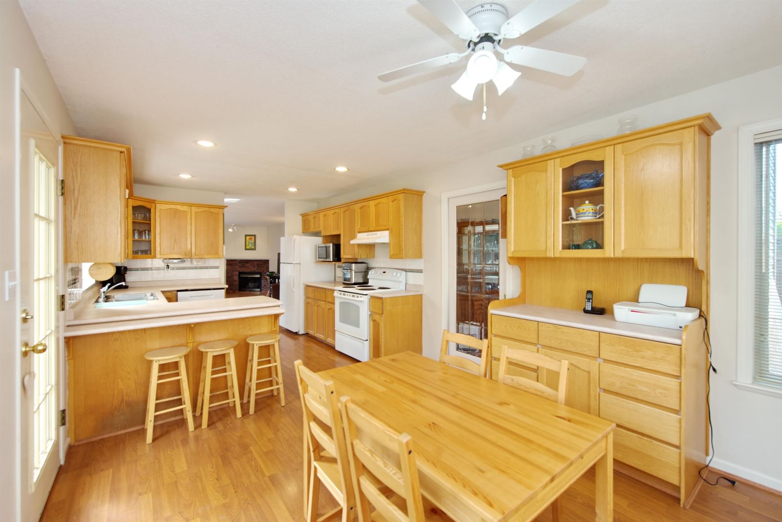 Listing Image 8