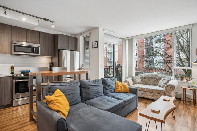 206 - 289 6th Avenue E