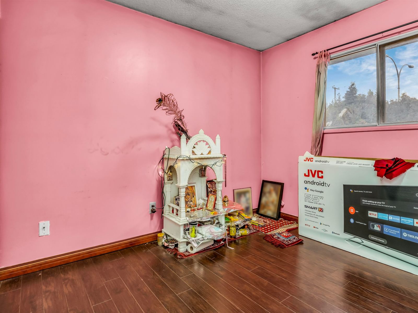 Listing Image 11