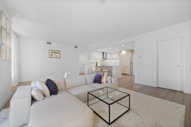 507 - 177 3rd Street W