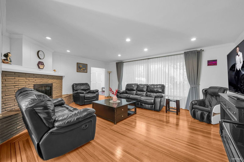 310 Macbeth Crescent, West Vancouver, V7T 1V7 | Image 2