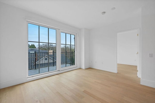 307 - 2096 47th Avenue W