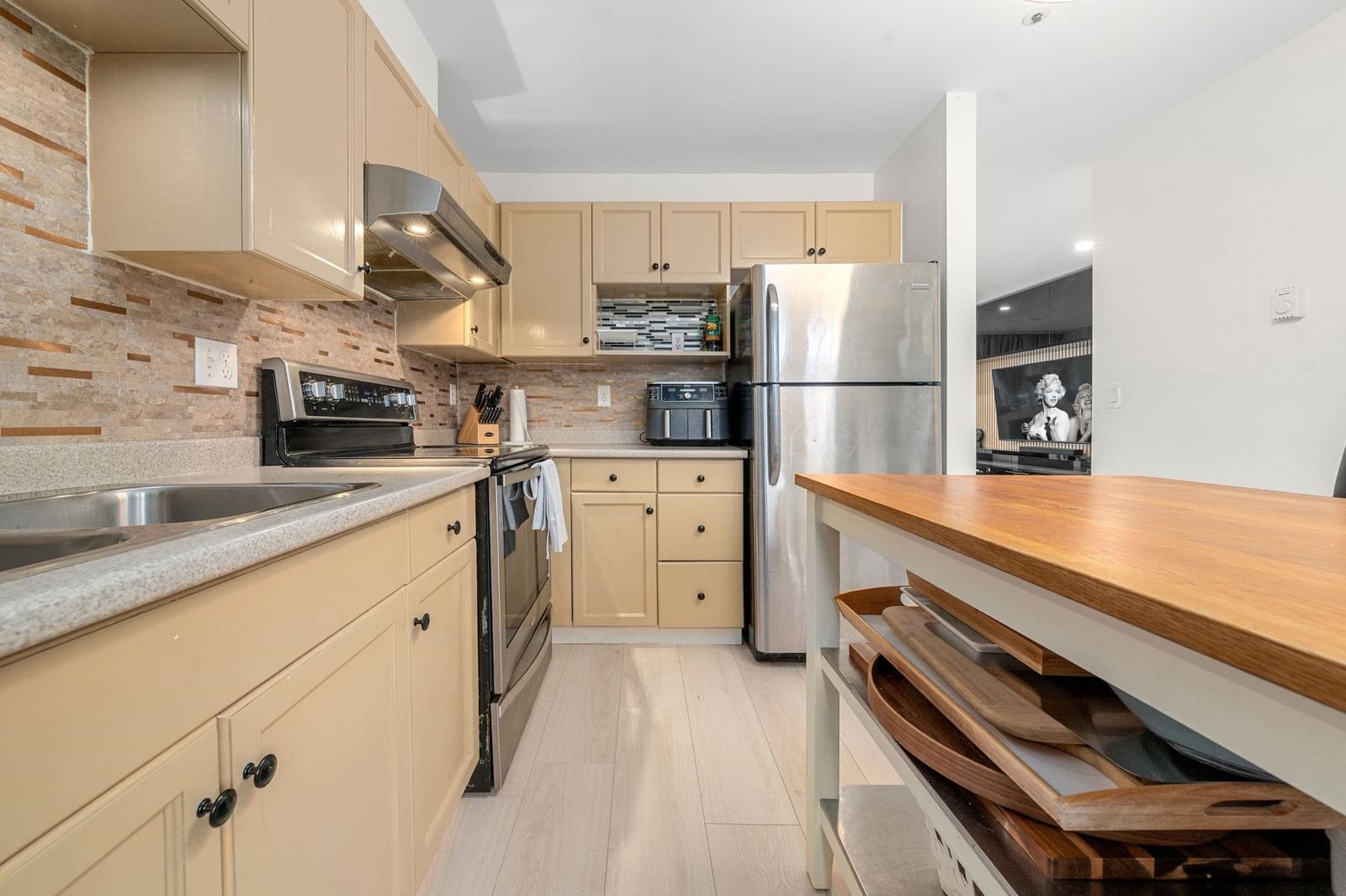 Listing Image 15
